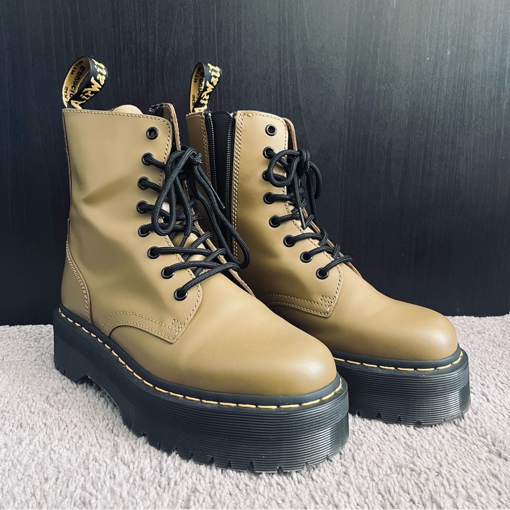 DR. MARTENS JADON PLATFORM BOOTS IN ANTIQUE OLIVE